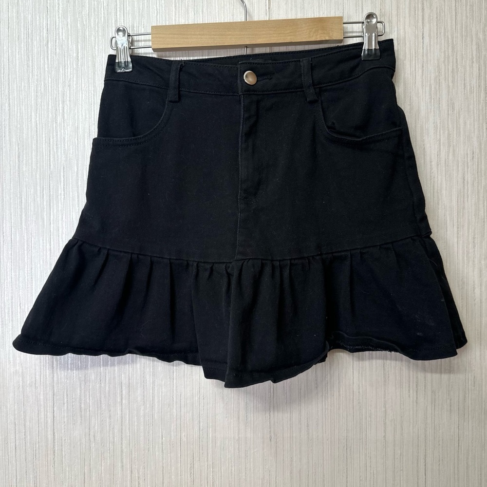 Hunter and Brown Black Ruffled‎ Denim Skirt size S